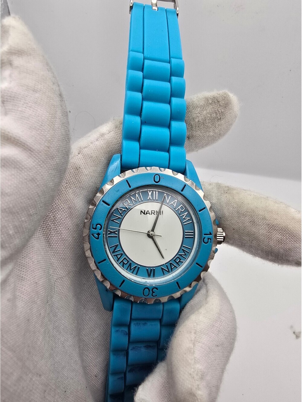 Narmi Women's Quartz Watch Blue Silicone Strap Blue Bezel White Dial